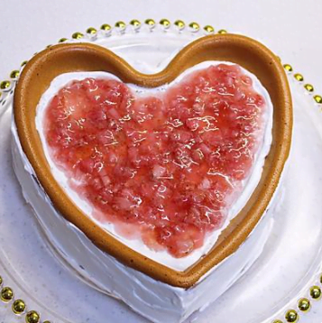 桃心草莓蛋糕，滿滿的草莓香氣，漂亮又美味